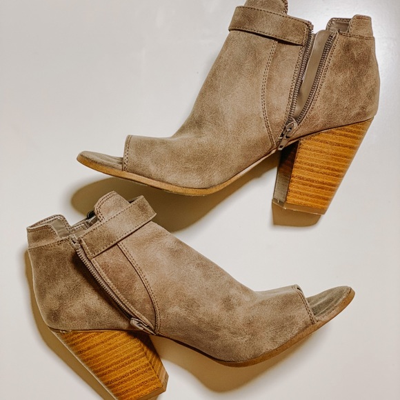 FERGALICIOUS high heeled booties SIZE 9 - Picture 2 of 5